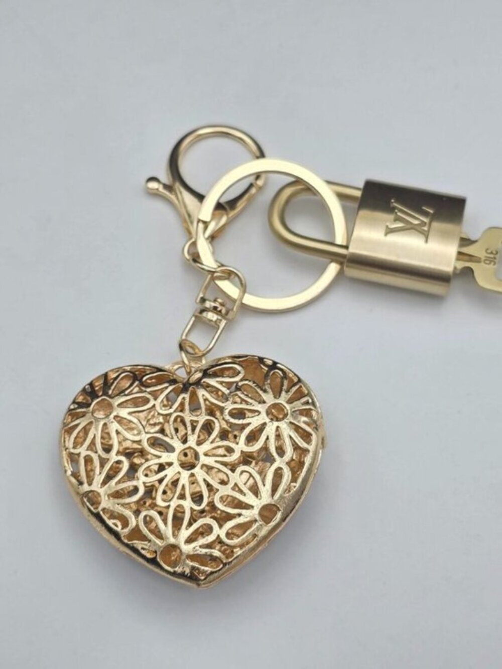 Authentic Louis Vuitton Gold Padlock 🔒 Key Set w/ Unbranded Heart Bag Charm - Picture 4 of 10